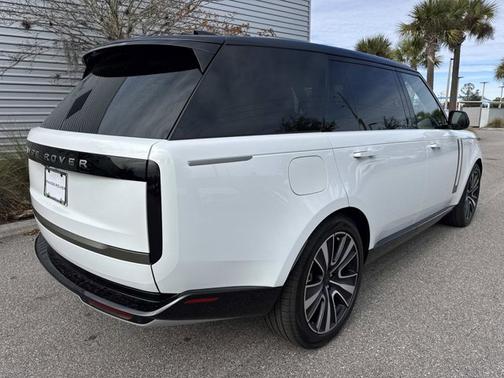 2026 Land Rover Range Rover SE