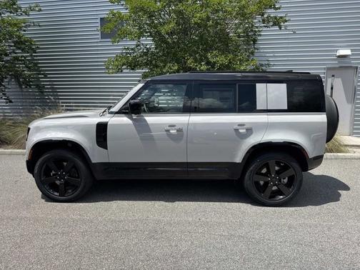 Borasco Grey Metallic 2026 Land Rover Defender X-Dynamic SE