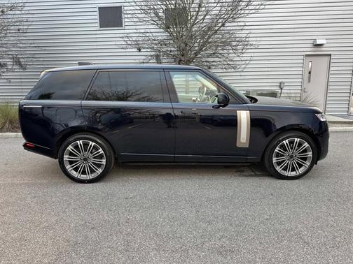 2026 Land Rover Range Rover SV