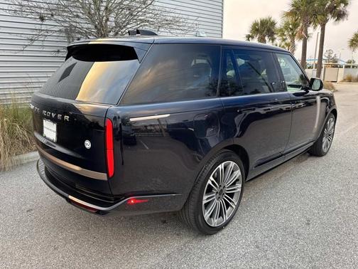 2026 Land Rover Range Rover SV