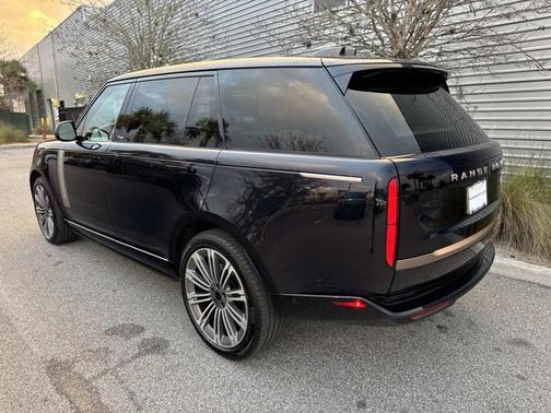 2026 Land Rover Range Rover SV