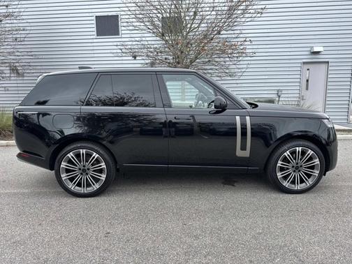 2026 Land Rover Range Rover SE