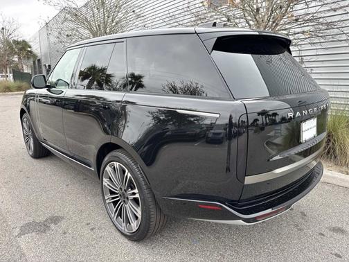 2026 Land Rover Range Rover SE