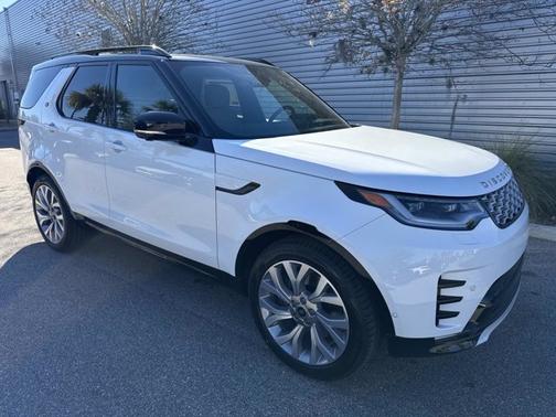 Fuji White 2026 Land Rover Discovery Gemini Edition