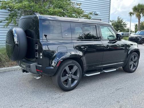 2024 Land Rover Defender V8