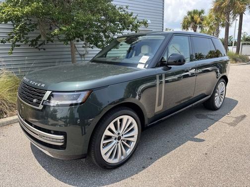 Green 2026 Land Rover Range Rover SE