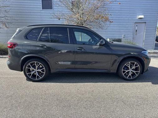 2022 BMW X5 M50i