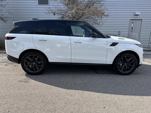 2024 Land Rover Range Rover Sport SE