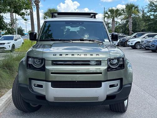 2023 Land Rover Defender SE