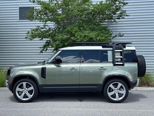 2023 Land Rover Defender SE