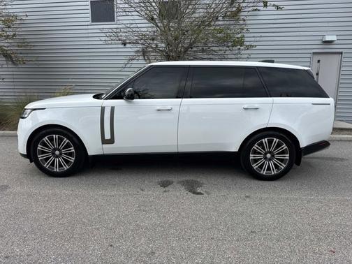 2025 Land Rover Range Rover SE