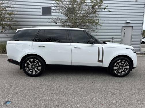 2025 Land Rover Range Rover SE