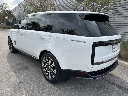 2025 Land Rover Range Rover SE