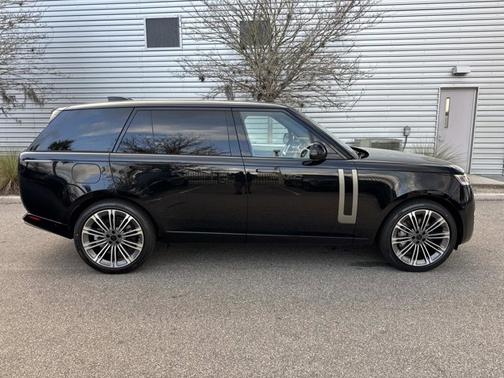 2026 Land Rover Range Rover SE