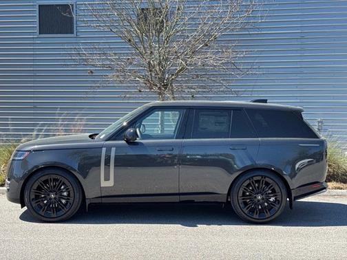 2025 Land Rover Range Rover SE
