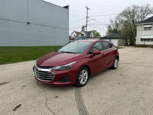 Red 2019 Chevrolet Cruze LT