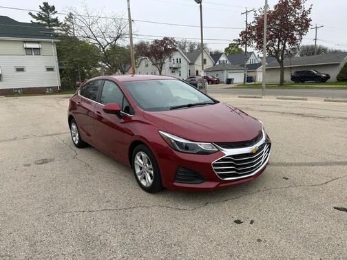 Red 2019 Chevrolet Cruze LT