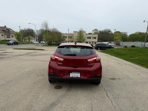 Red 2019 Chevrolet Cruze LT