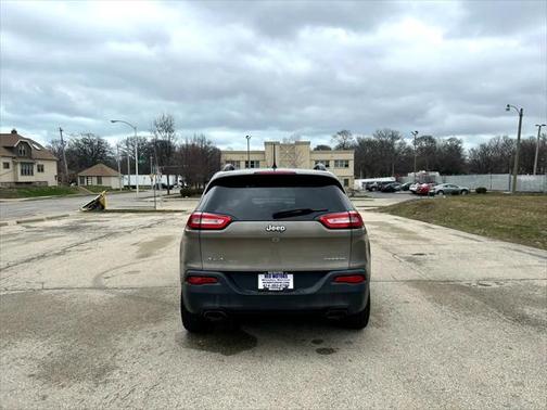 2016 Jeep Cherokee Sport