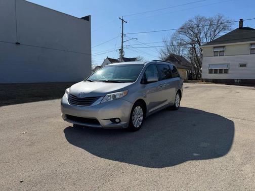 2011 Toyota Sienna XLE