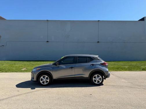 Gun Metallic 2021 Nissan Kicks S