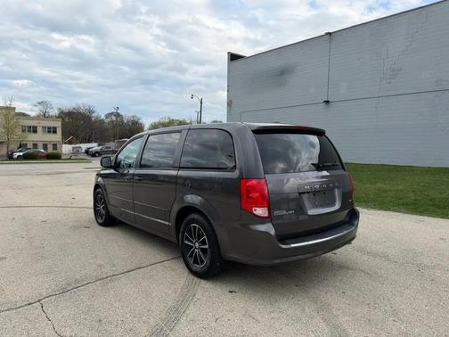 Granite Pearlcoat 2017 Dodge Grand Caravan GT