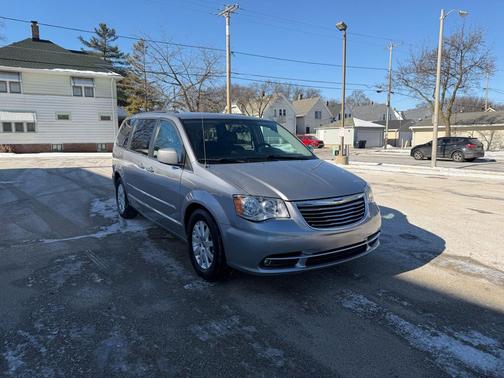 2016 Chrysler Town & Country Touring