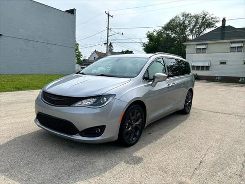 2018 Chrysler Pacifica Touring-L
