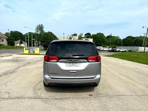 2018 Chrysler Pacifica Touring-L