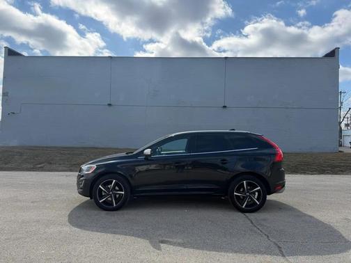 2016 Volvo XC60 T6 Drive-E R-Design Platinum