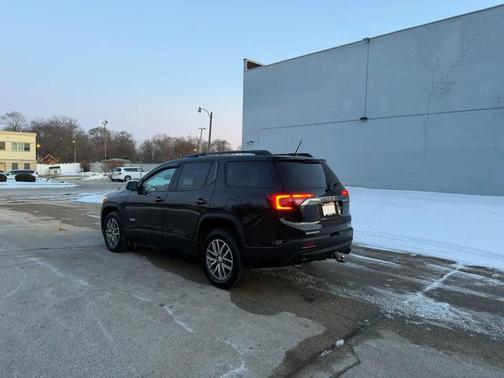 2017 GMC Acadia SLE-2