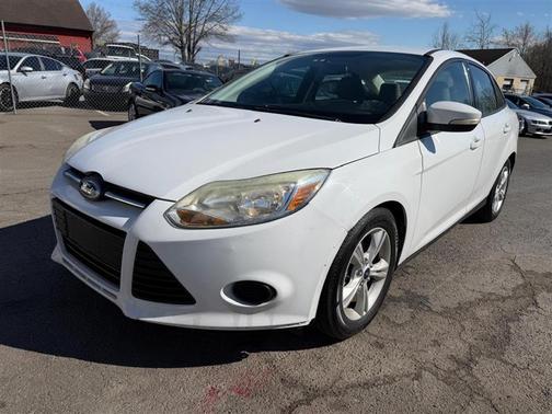 White 2014 Ford Focus SE