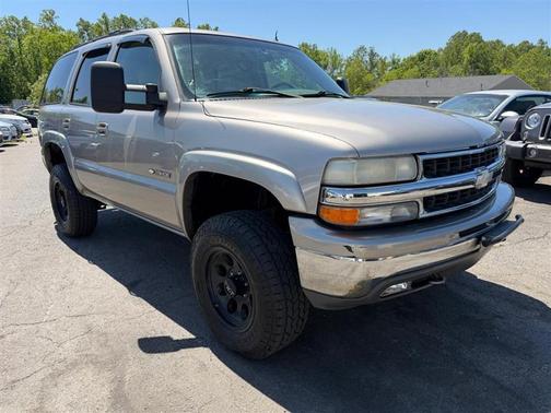 Gold 2002 Chevrolet Tahoe LT