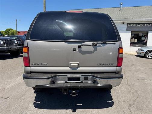 Gold 2002 Chevrolet Tahoe LT