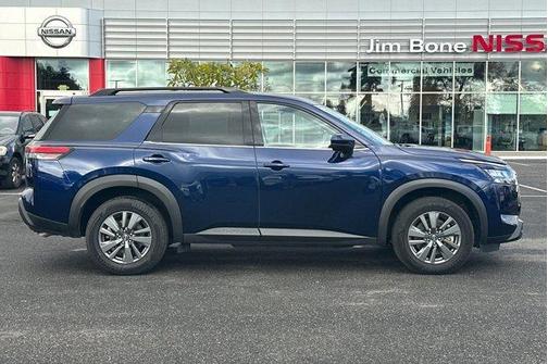 2024 Nissan Pathfinder SV
