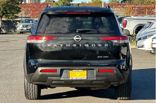 2024 Nissan Pathfinder SV