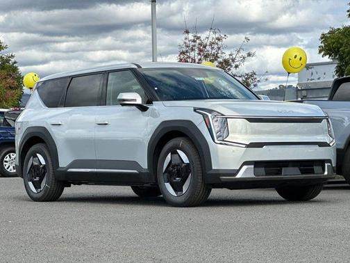 2026 Kia EV9 Light Long Range