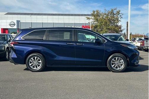 2022 Toyota Sienna XLE