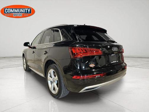 BLACK 2020 Audi Q5 45 Premium Plus