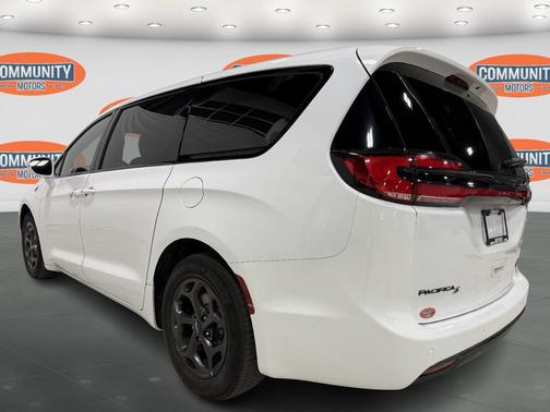 2022 Chrysler Pacifica Hybrid Touring L