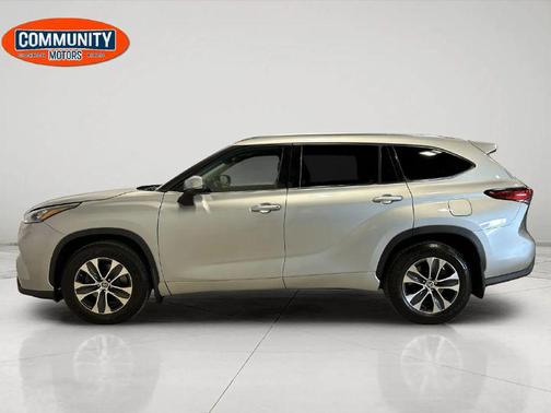 SILVER 2020 Toyota Highlander XLE
