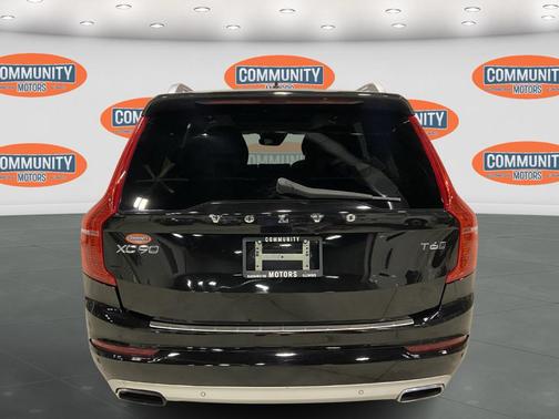 2017 Volvo XC90 T6 Momentum