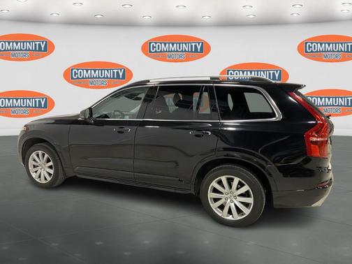 2017 Volvo XC90 T6 Momentum