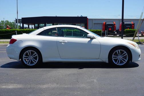 White 2010 INFINITI G37 Base