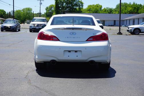White 2010 INFINITI G37 Base