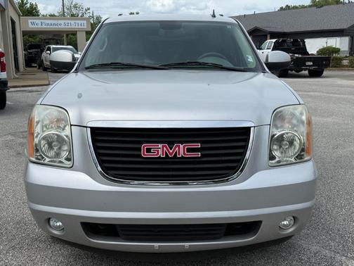 Pure Silver Metallic 2011 GMC Yukon XL 1500 SLT