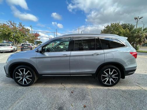 2022 Honda Pilot Touring 8-Passenger