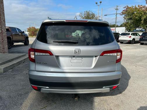 2022 Honda Pilot Touring 8-Passenger