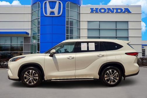 Blizzard Pearl 2021 Toyota Highlander XLE
