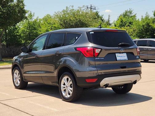 Magnetic Metallic 2019 Ford Escape SE